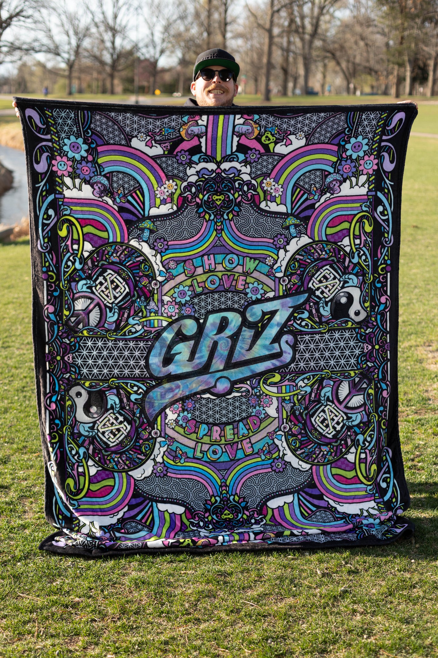 Show love spread love blanket