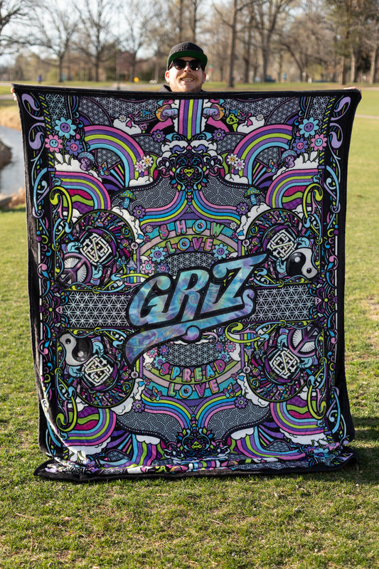 Show love spread love blanket