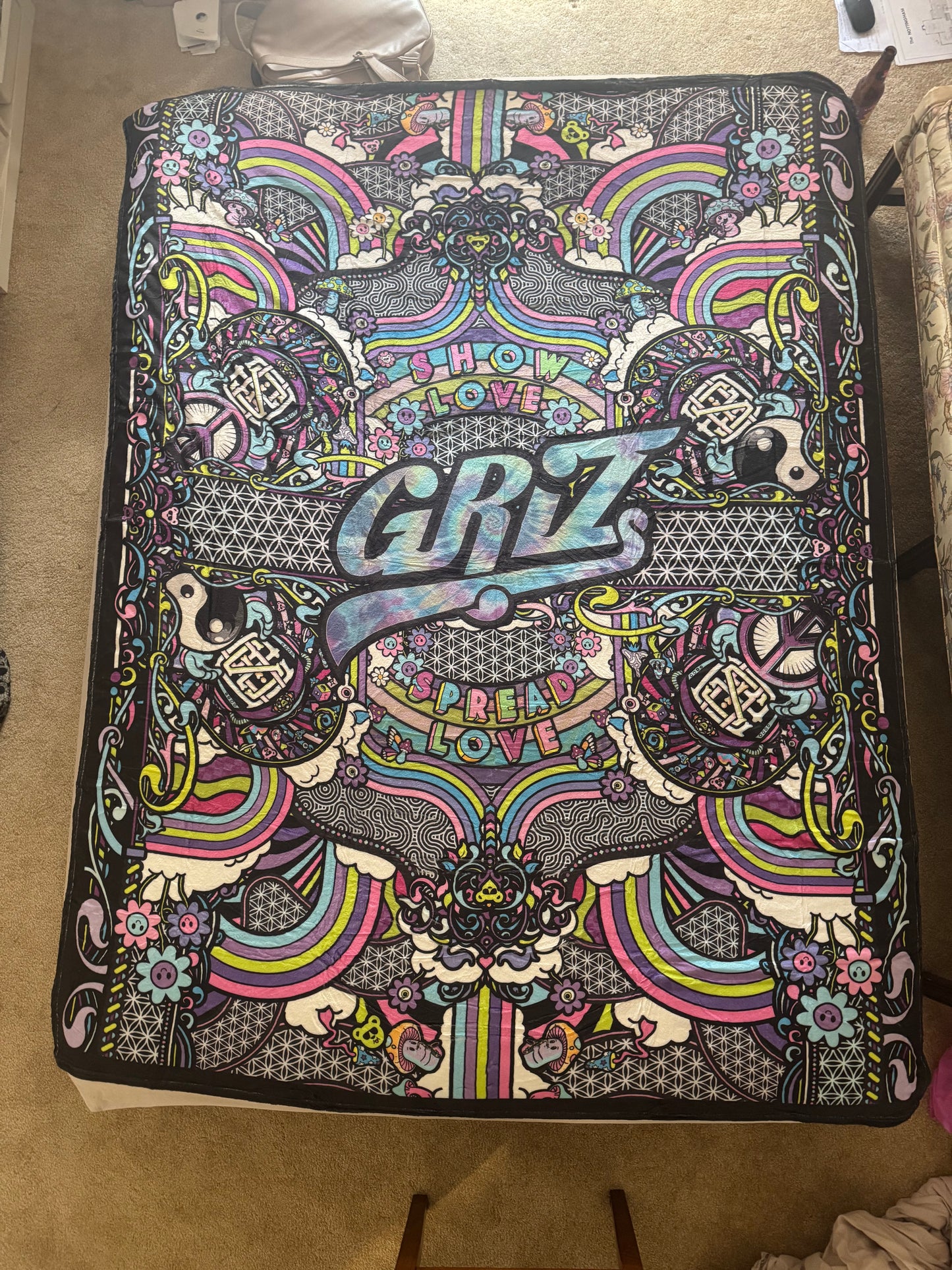 Show love spread love blanket